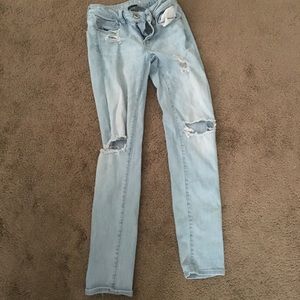Super stretch ripped light wash jeans